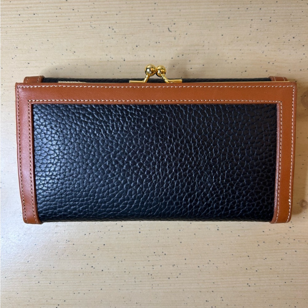 Hato Hasi | Pebble Grain Continental Clutch in Black / Brown Leather - Picture 4 of 15